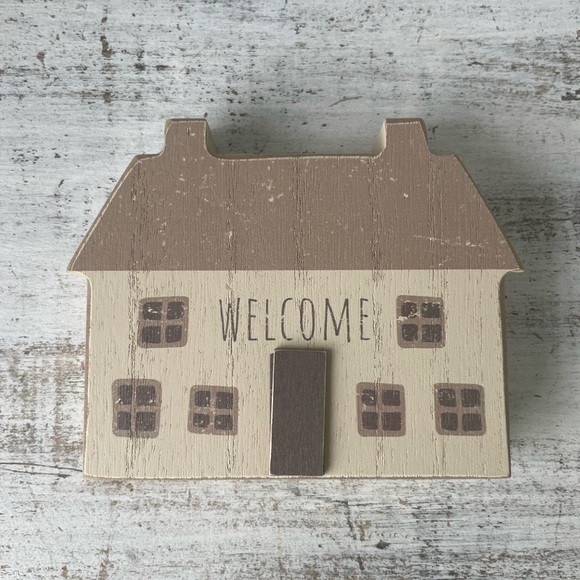 *Distressed Primitive “Welcome” House - Picture 7 of 11